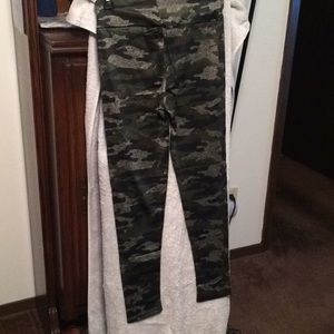 Size small army leggings